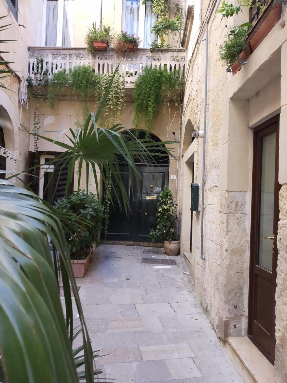 Dimora "I Santi Patroni" Aparthotel Lecce Exterior photo