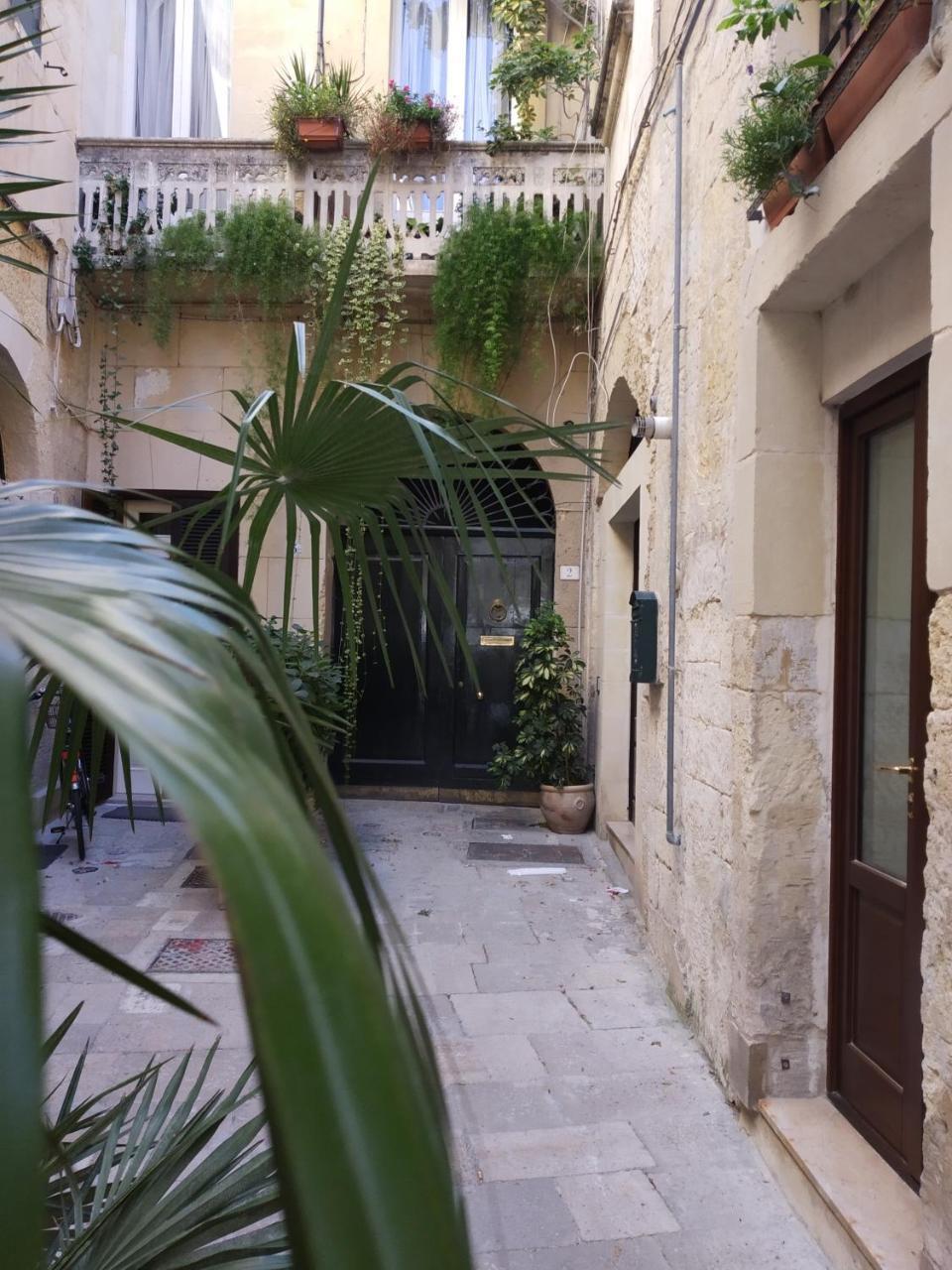 Dimora "I Santi Patroni" Aparthotel Lecce Exterior photo